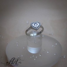  Сребърен дамски пръстен с циркони "Сърце" R-1134